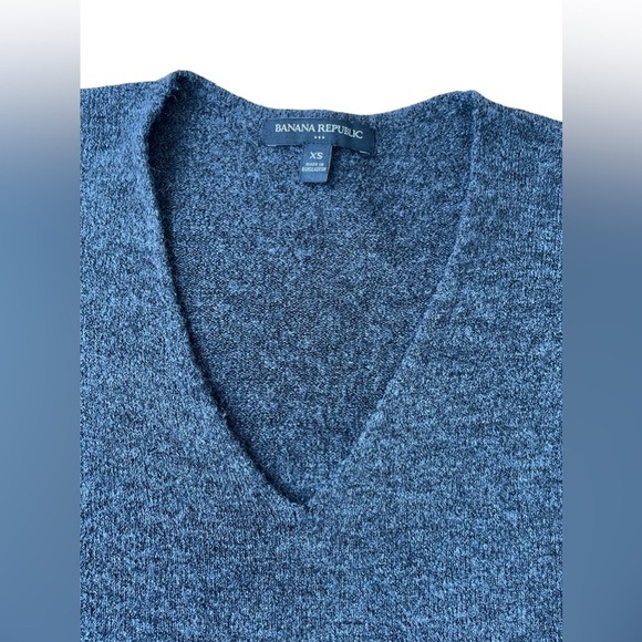 Banana Republic V Neck Sweater Women XS Gray Charcoal Classic Minimalist - Picture 3 of 10